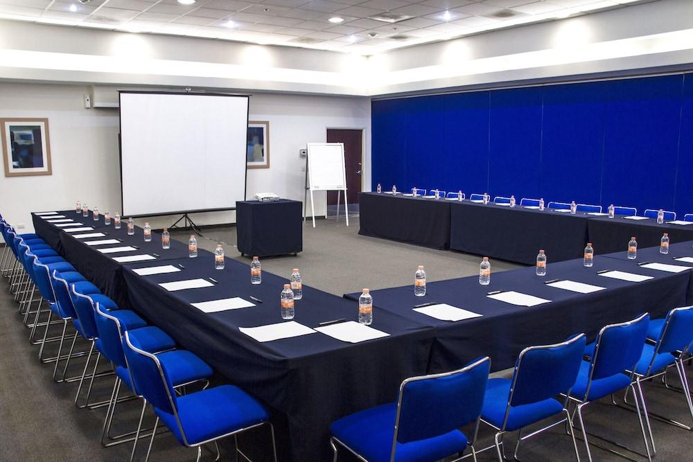 Express By Marriott Finsa Hotel