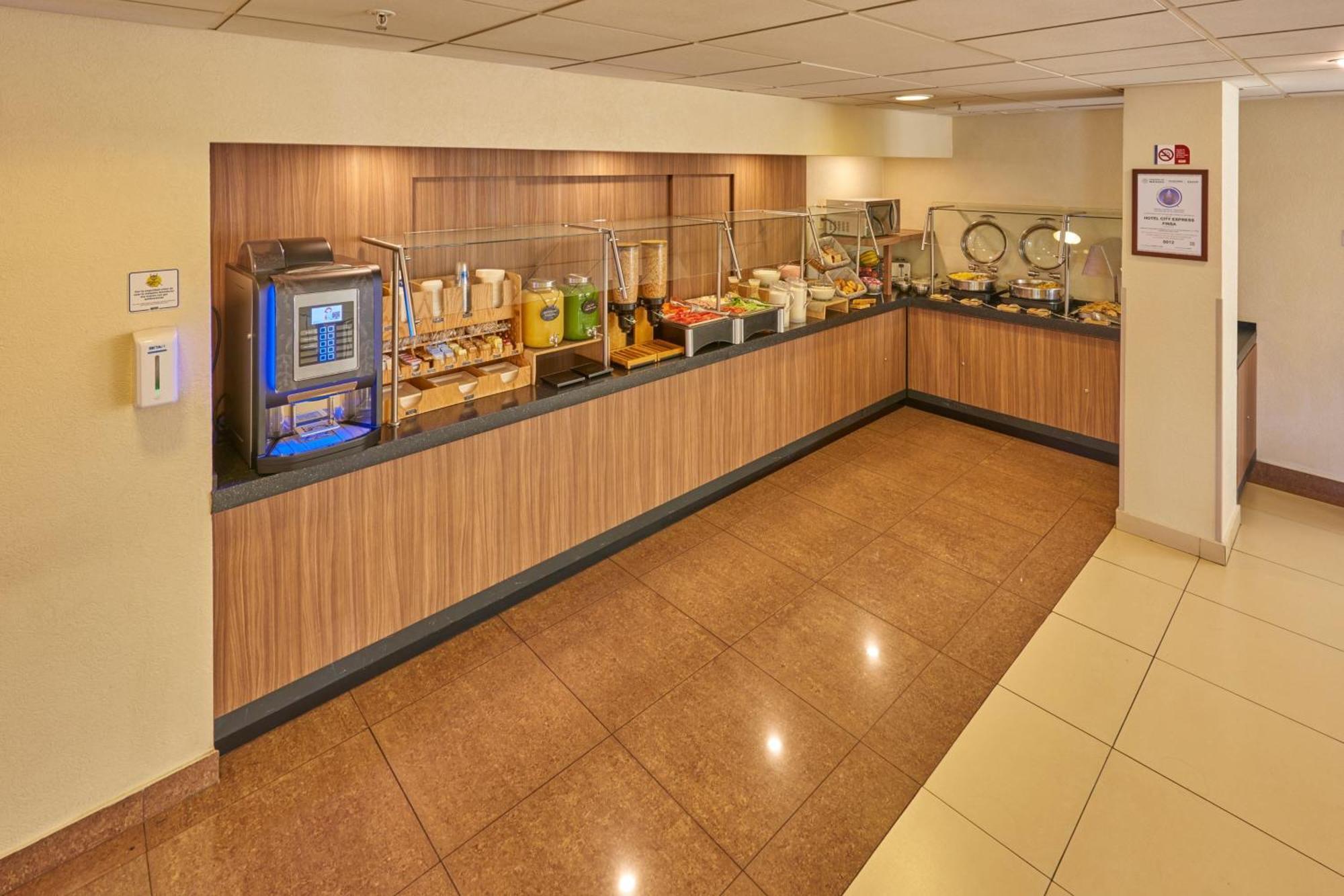 Hotel Express By Marriott Finsa Puebla