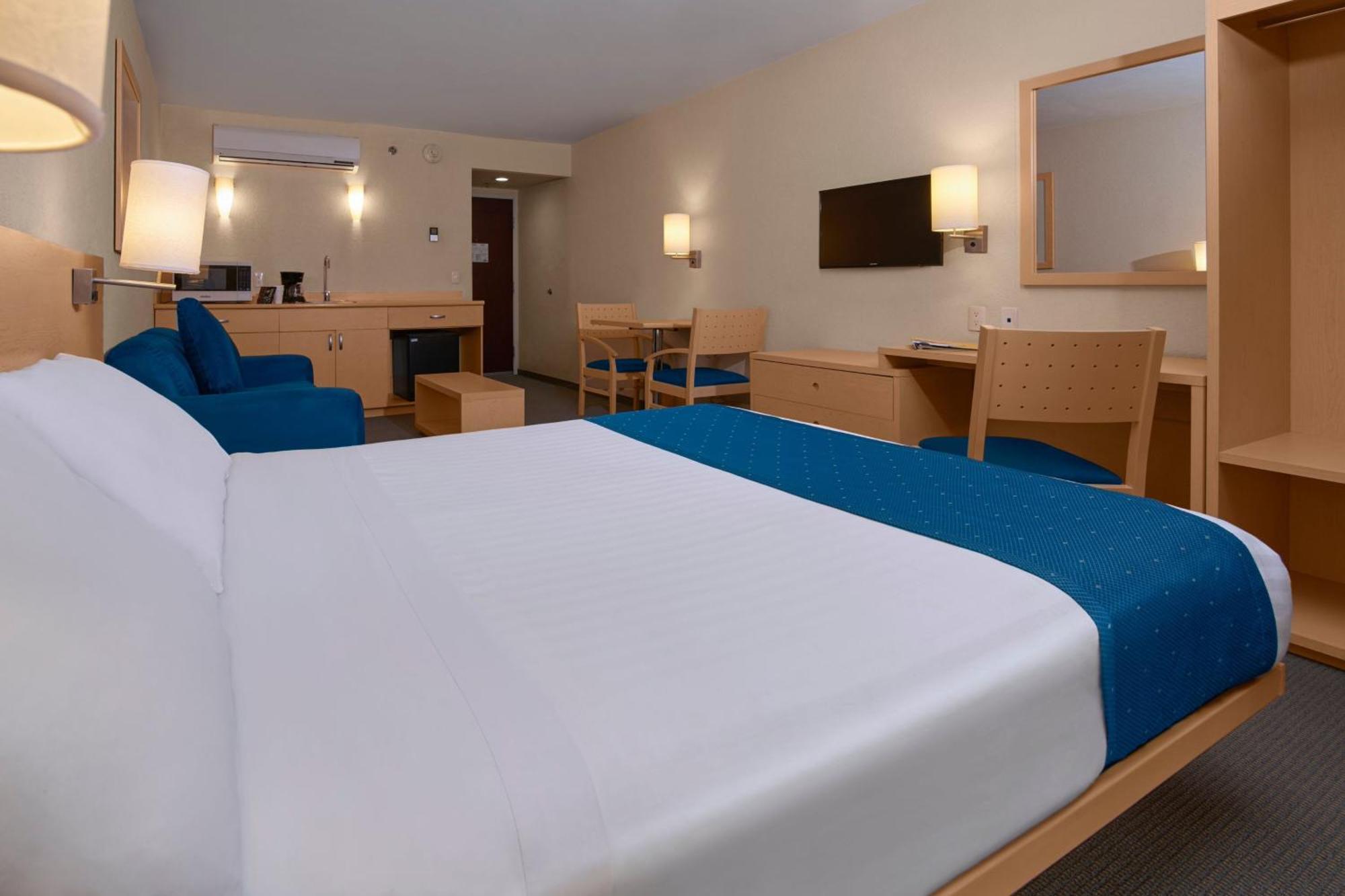 Hotel Express By Marriott Finsa 4*