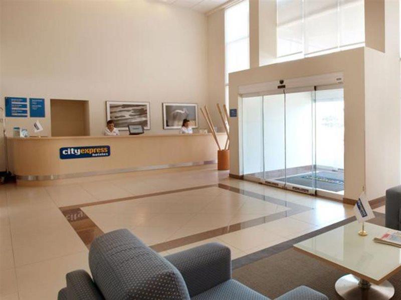 Hotel Express By Marriott Finsa Puebla